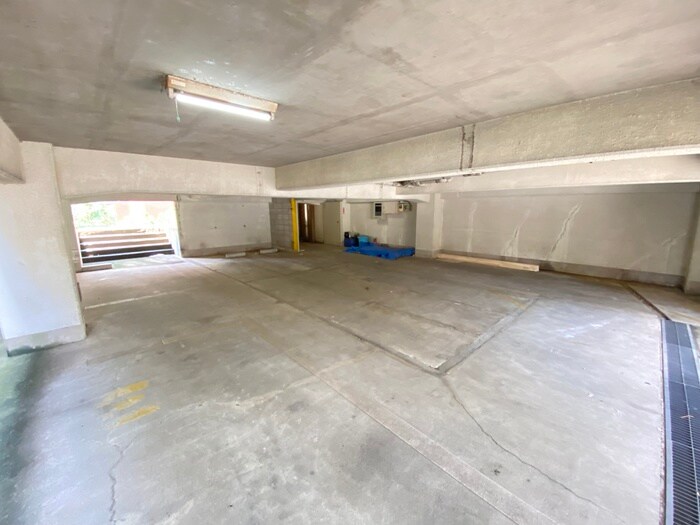 物件外観写真5　(駐車場)