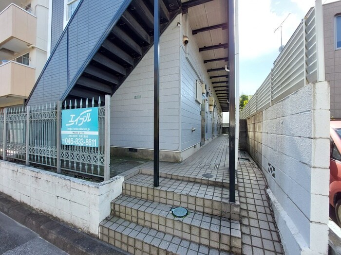 物件外観写真3　(エントランス部分)