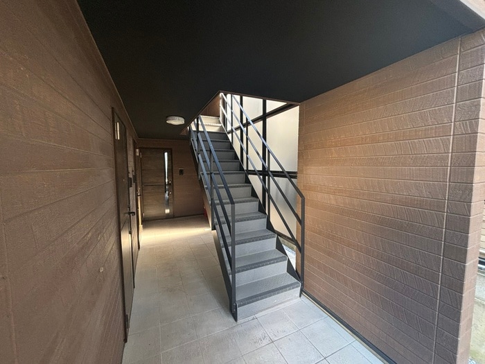 物件外観写真4　(エントランス部分)