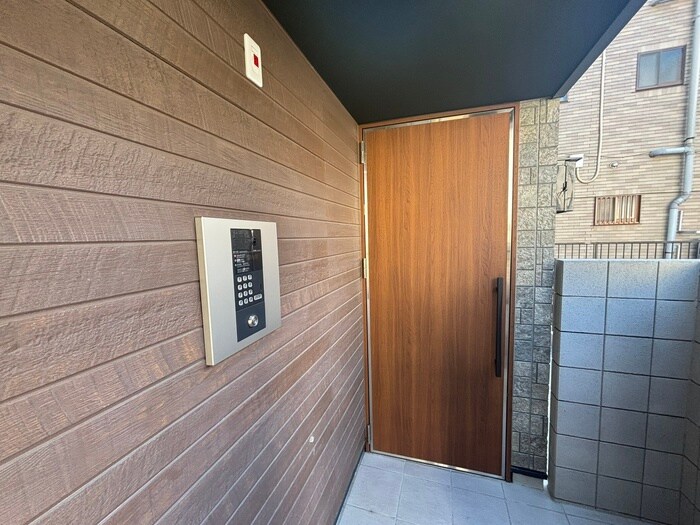 物件外観写真5　(エントランス部分)