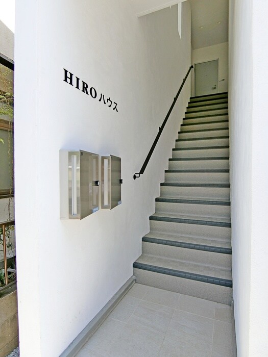 物件外観写真4　(エントランス部分)