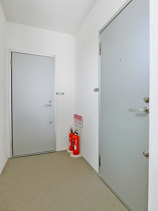 物件外観写真5　(エントランス部分)