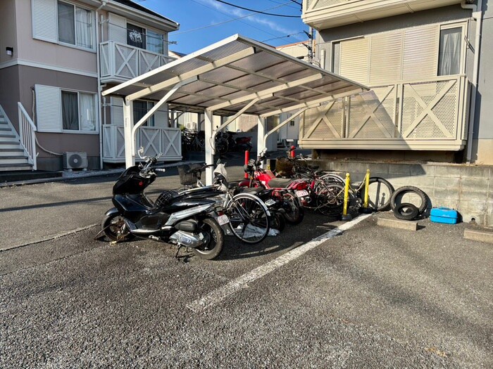物件外観写真5　(駐輪場)