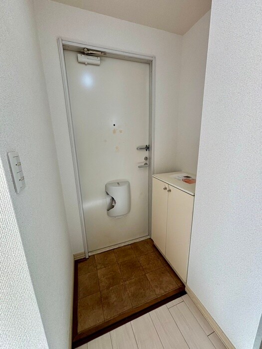 物件内観写真16　(玄関)