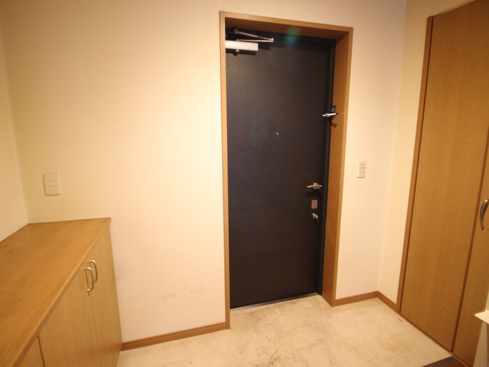 物件内観写真14　(玄関)