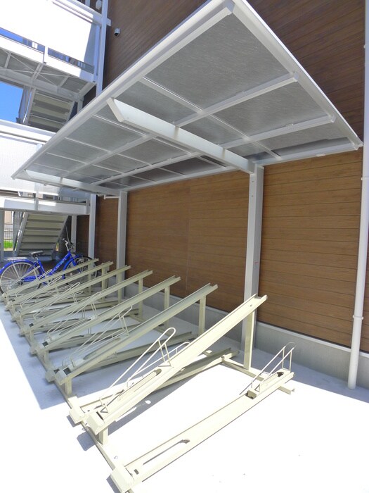 リブリ・千葉公園の駐輪場