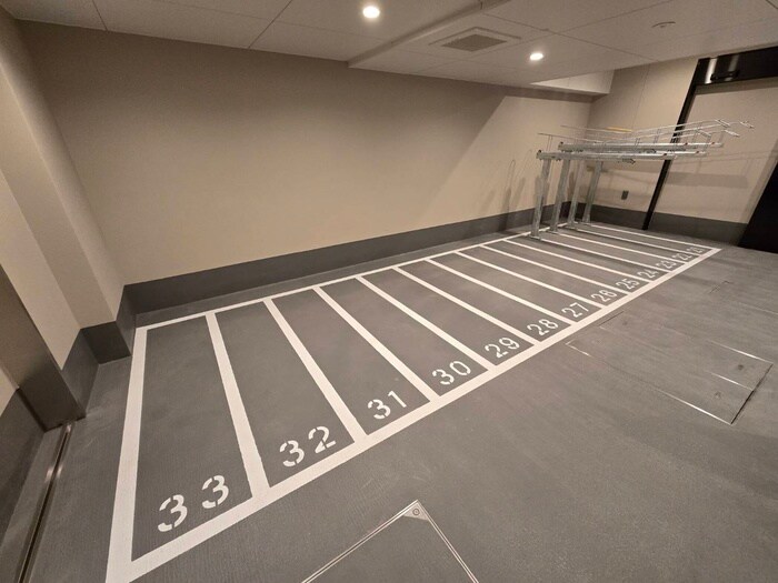 物件外観写真6　(バイク置き場)