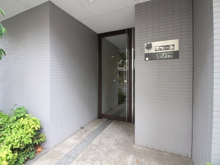 物件外観写真5　(エントランス部分)