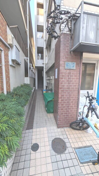 物件外観写真4　(エントランス部分)