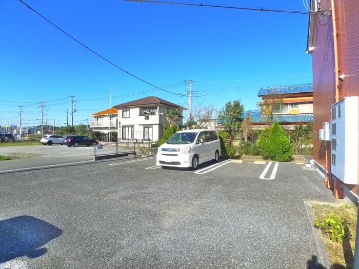 物件外観写真4　(駐車場)