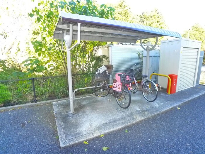 物件外観写真5　(駐輪場)