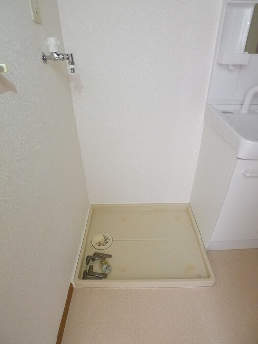 物件内観写真13　(洗濯機置場)