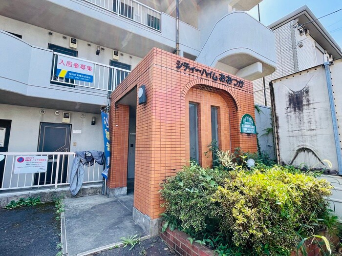 物件外観写真2　(エントランス部分)