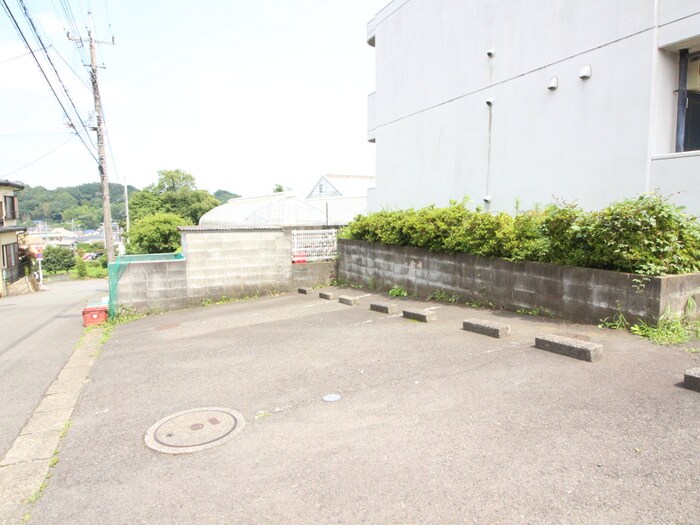 物件外観写真3　(駐車場)