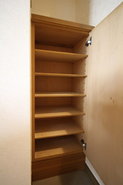 ルート若松町の靴箱