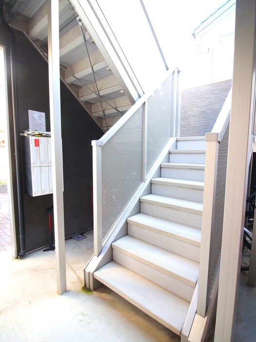 物件外観写真2　(エントランス部分)