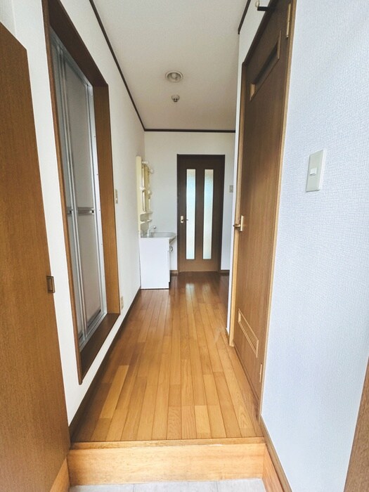 物件内観写真11　(玄関)