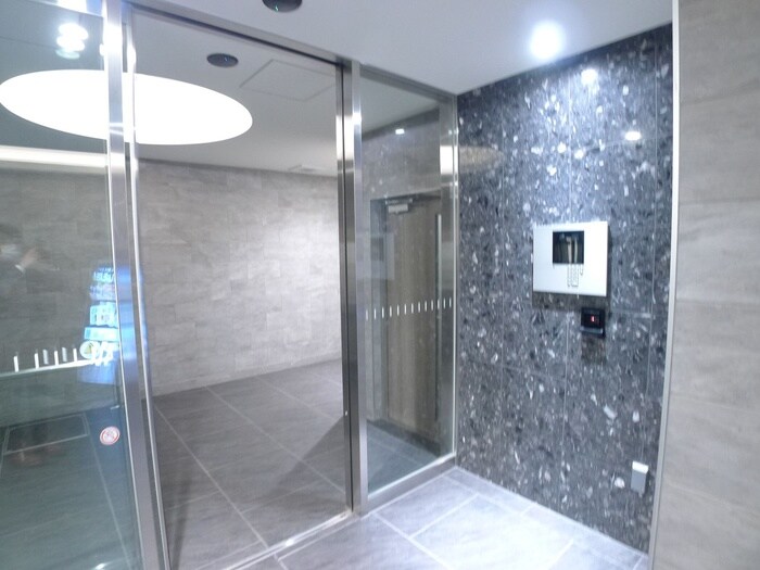 物件外観写真4　(エントランス部分)