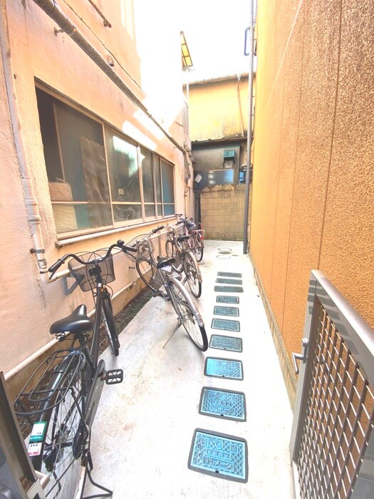 物件外観写真3　(駐輪場)