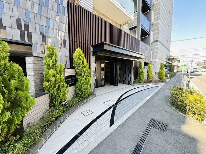 物件外観写真2　(エントランス部分)