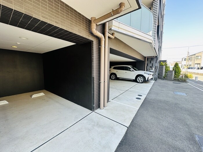 物件外観写真6　(駐車場)