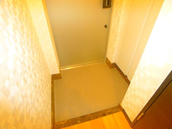 物件内観写真16　(玄関)