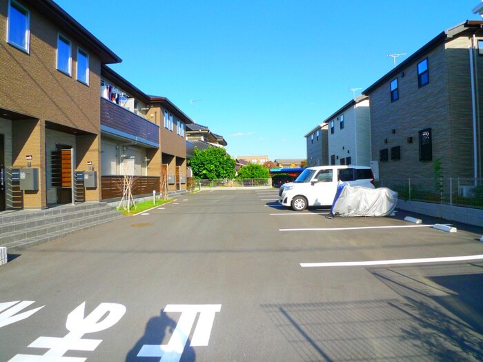 物件外観写真4　(駐車場)