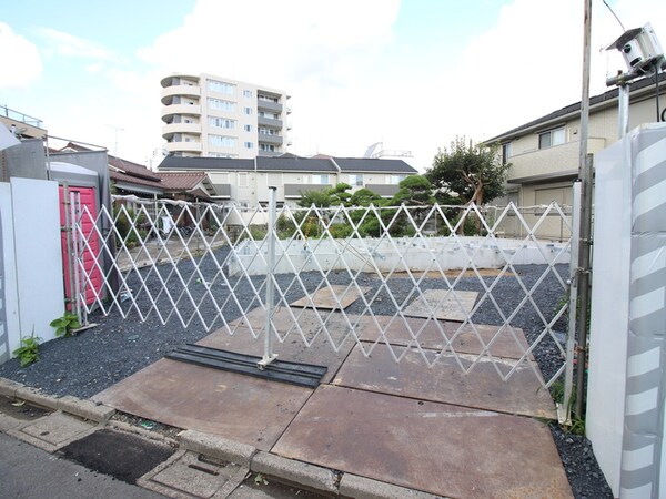 建築中