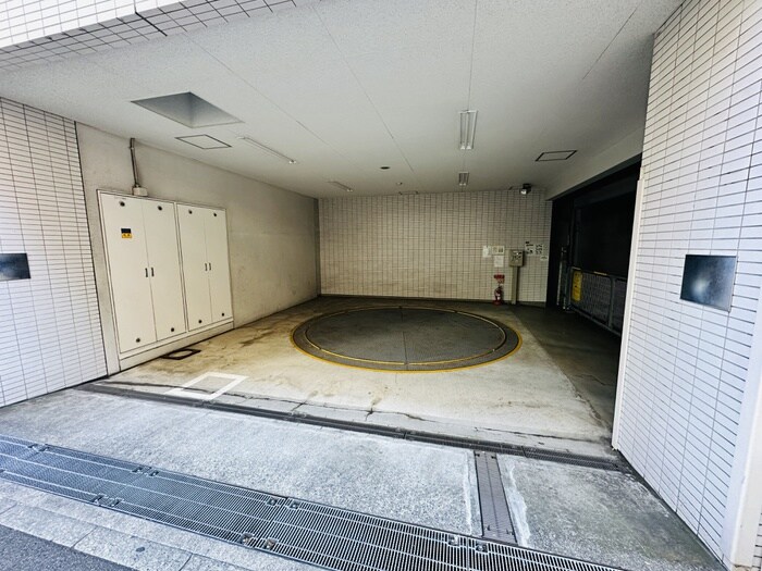 物件外観写真3　(駐車場)