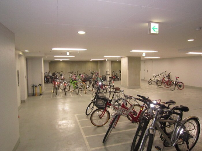 物件外観写真4　(駐輪場)