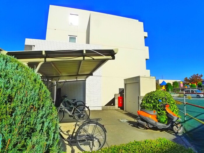物件外観写真2　(駐輪場)