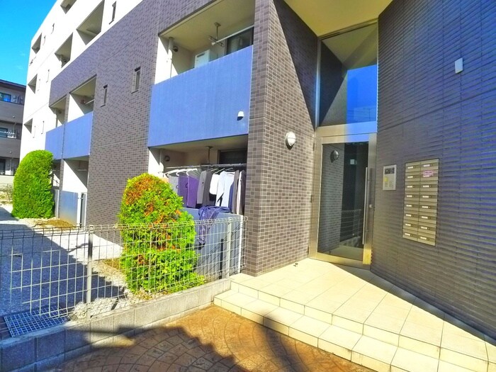 物件外観写真3　(エントランス部分)