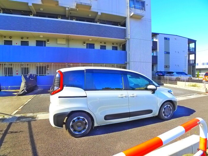 物件外観写真6　(駐車場)