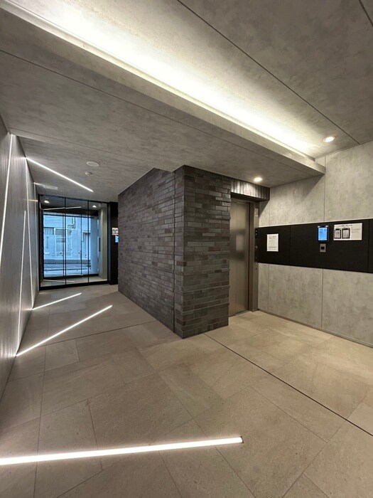 物件外観写真4　(エントランス部分)