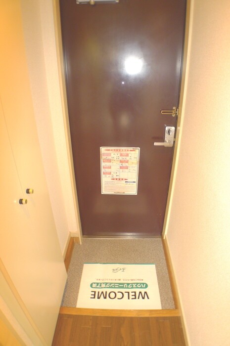物件内観写真6　(玄関)