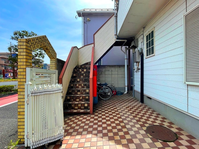 物件外観写真4　(エントランス部分)