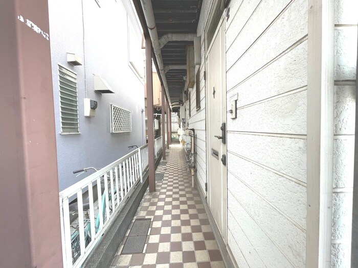 物件外観写真6　(エントランス部分)