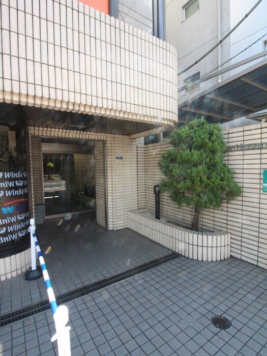 物件外観写真3　(エントランス部分)