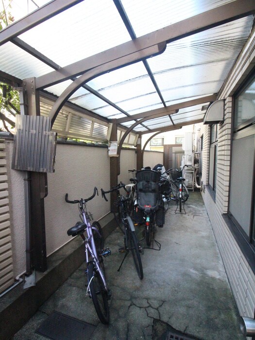 物件外観写真4　(駐輪場)