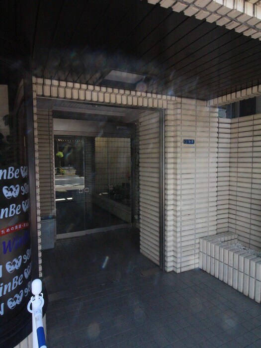 物件外観写真5　(エントランス部分)