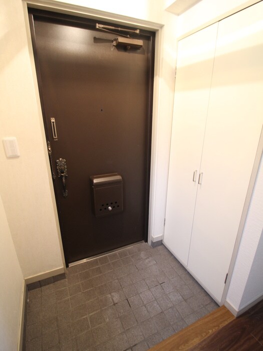 物件内観写真16　(玄関)