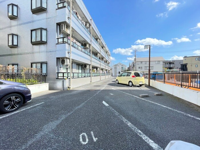 物件外観写真6　(駐車場)