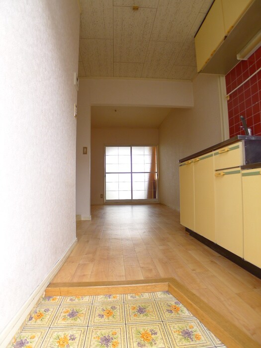 物件内観写真16　(玄関)