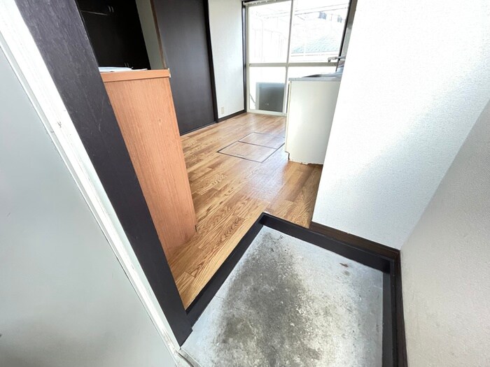 物件内観写真16　(玄関)