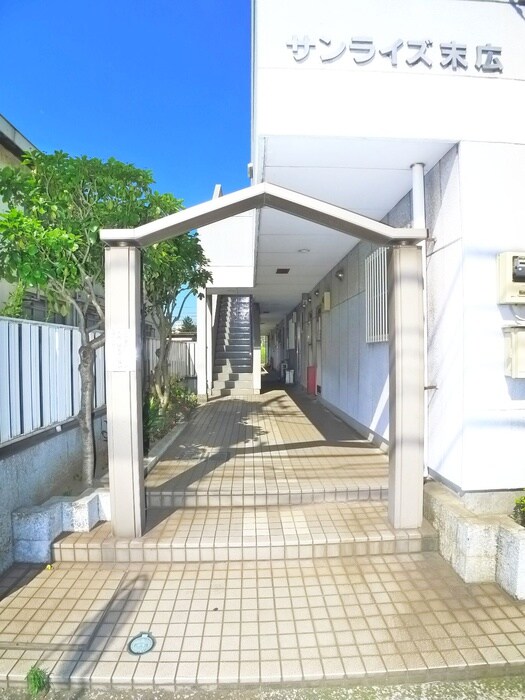 物件外観写真3　(エントランス部分)