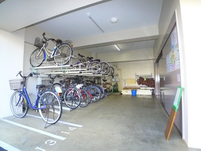 物件外観写真4　(駐輪場)