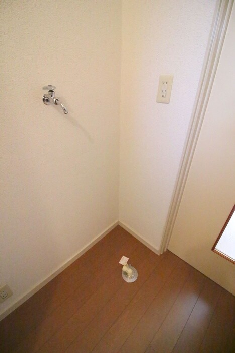 物件内観写真9　(洗濯機置場)