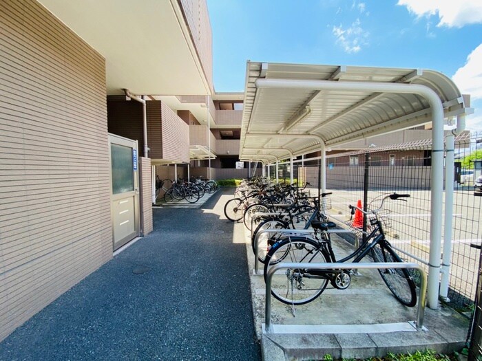 物件外観写真5　(駐輪場)