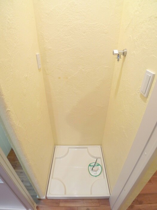 物件内観写真16　(洗濯機置場)