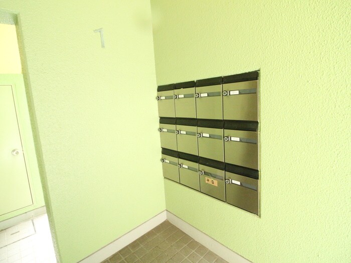 物件外観写真4　(エントランス部分)